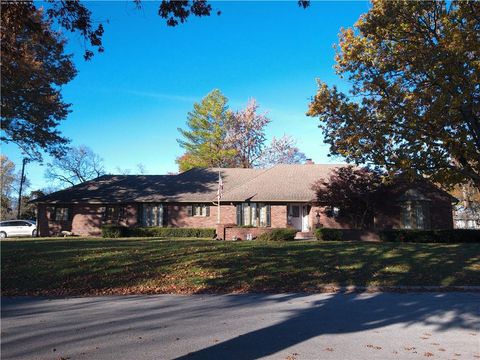 1102 Nakomis Drive Paola KS 66071