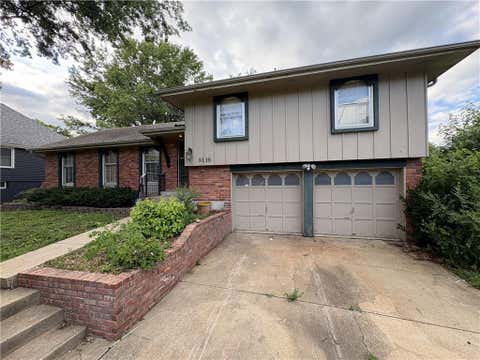Photo of 8116 E 96th Terrace, Kansas City, MO 64134 (MLS # 2628183)