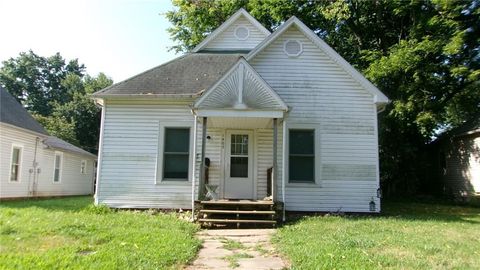 Photo of 1405 W 11th Street, Sedalia, MO 65301 (MLS # 2633703)