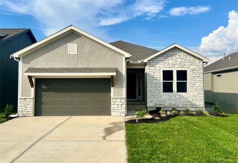 1136 SW Whitby Drive Lee's Summit MO 64083