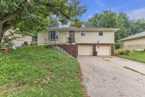 Photo of 2209 N Leonard Road, St Joseph, MO 64506 (MLS # 2643407)