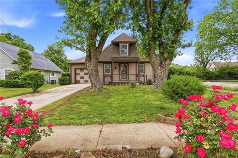 Photo of 405 S Pine Street, Olathe, KS 66061 (MLS # 2616919)