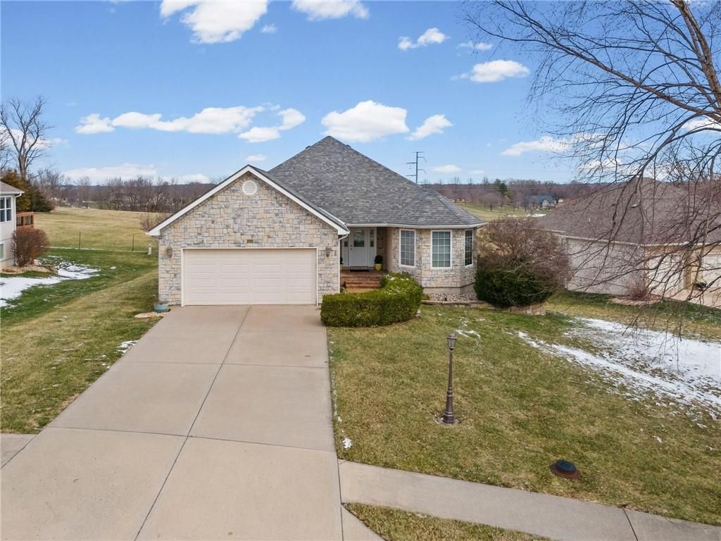 Photo of 202 Prairie Rose Circle, Smithville, MO 64089 (MLS # 2603399)