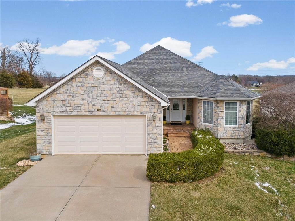 Photo of 202 Prairie Rose Circle, Smithville, MO 64089 (MLS # 2603399)
