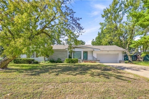 Photo of 1220 S State Line Road, Galena, KS 66739 (MLS # 2647916)