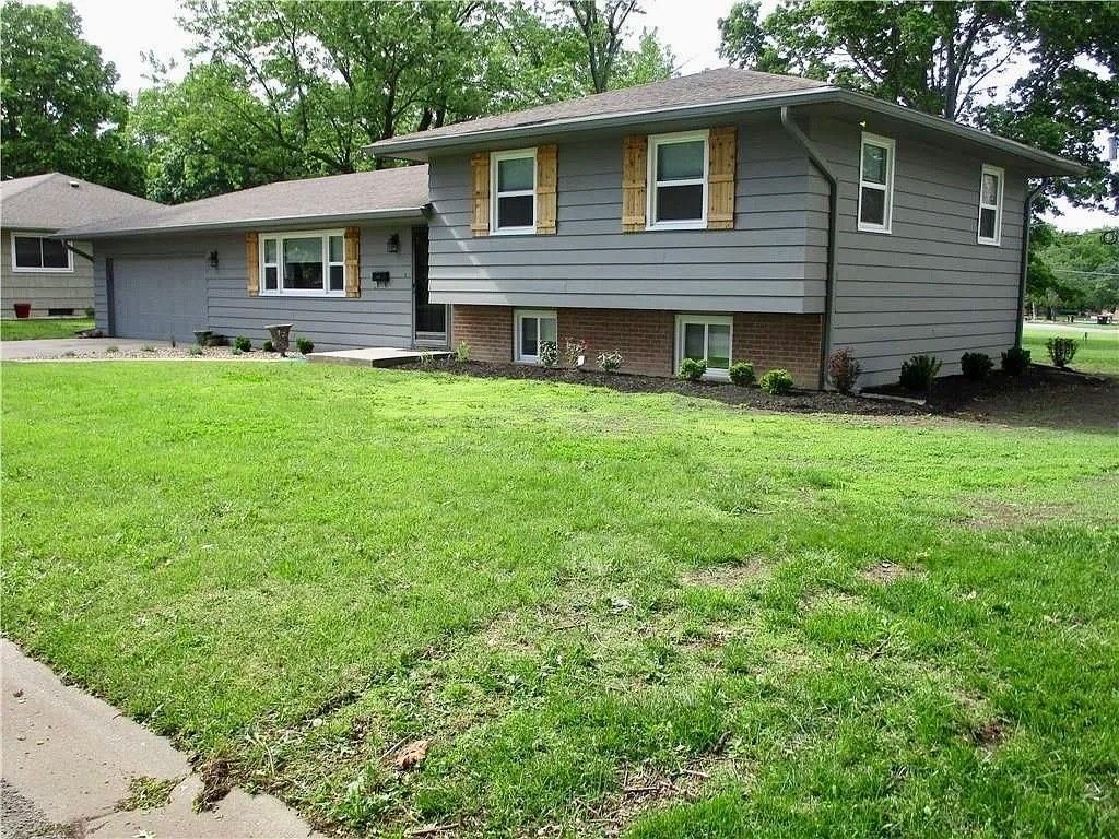Photo of 311 Jackson Avenue, Garnett, KS 66032 (MLS # 2618380)