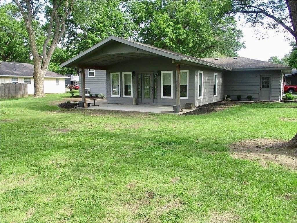 Photo of 311 Jackson Avenue, Garnett, KS 66032 (MLS # 2618380)