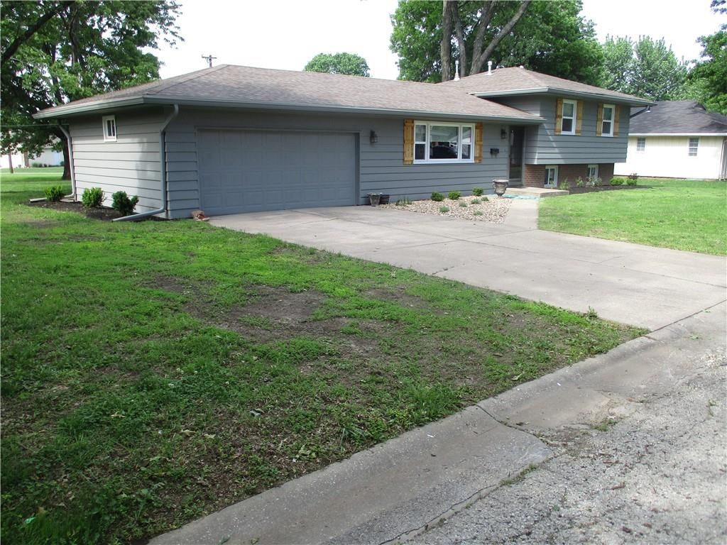 Photo of 311 Jackson Avenue, Garnett, KS 66032 (MLS # 2618380)