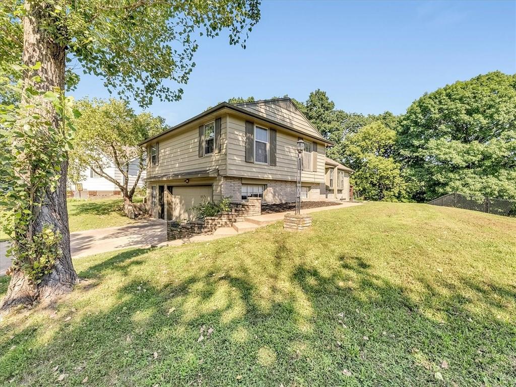 24 NW GREENTREE Lane