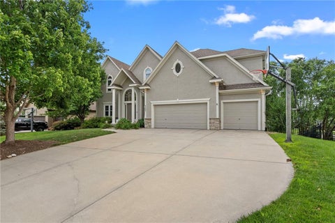 Photo of 5307 W 165th Terrace, Overland Park, KS 66085 (MLS # 2625654)