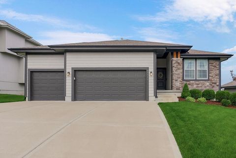 Photo of 19526 W 116th Street, Olathe, KS 66061 (MLS # 2617950)