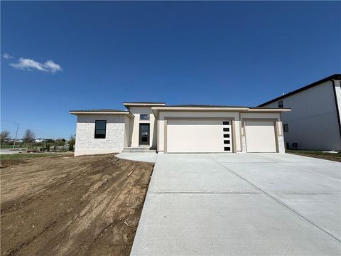 Photo of 27604 E 128th Court, Lees Summit, MO 64086 (MLS # 2601770)