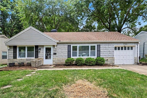 Photo of 7540 Rainbow Drive, Prairie Village, KS 66208 (MLS # 2633451)