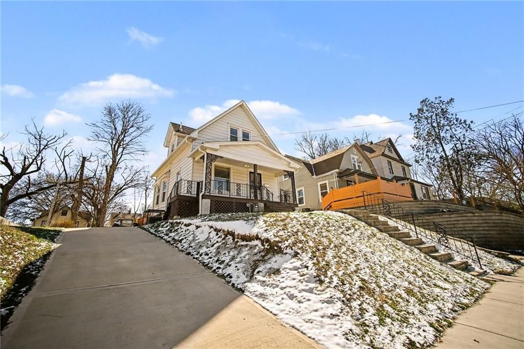 Photo of 1129 Cleveland Avenue, Kansas City, KS 66104 (MLS # 2607562)