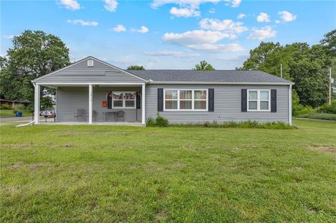 Photo of 1414 S Horton Street, Fort Scott, KS 66701 (MLS # 2628202)