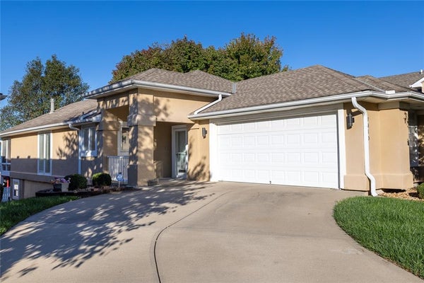 7910 N LOCUST ST, KANSAS CITY, MO 64118 - Image ecfa22efa327eb4cb5ef62df0450cb46/236417382
