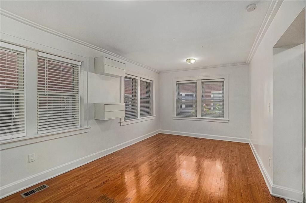 Photo of 317 E 43rd Street #1E, Kansas City, MO 64111 (MLS # 2592623)