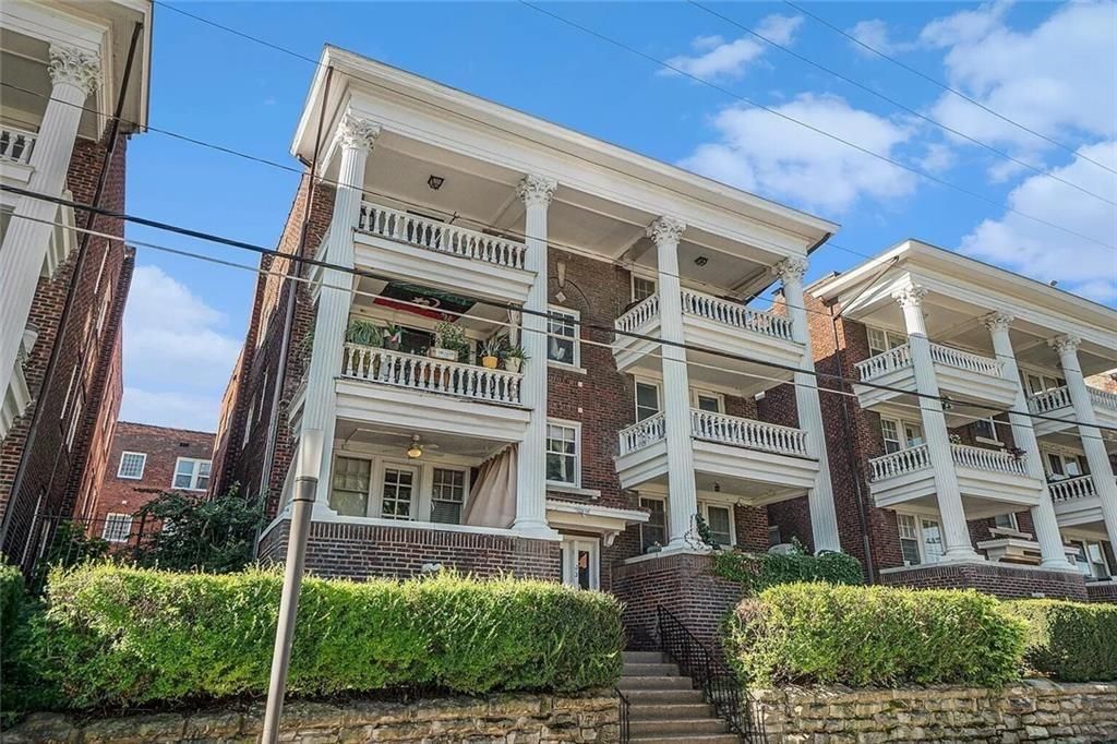 Photo of 317 E 43rd Street #1E, Kansas City, MO 64111 (MLS # 2592623)