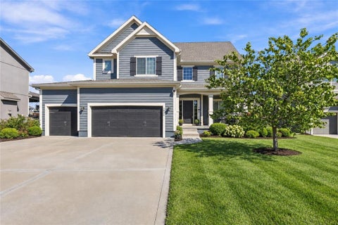 Photo of 1804 NE Griffin Drive, Lees Summit, MO 64086 (MLS # 2641179)