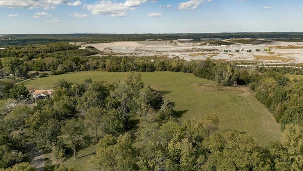 5810 LOCUST ST, SHAWNEE, KS 66218 - Image ed5d38dfa512f42e63c5fdaece847859/721017669