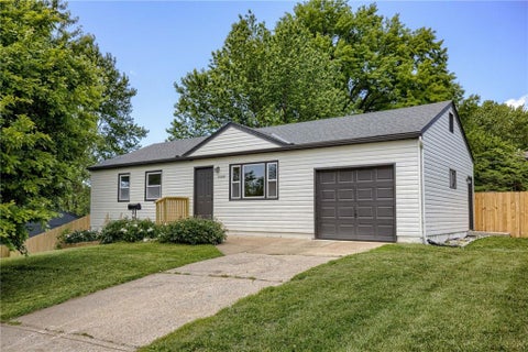 Photo of 16008 E 32nd Street, Independence, MO 64055 (MLS # 2638705)
