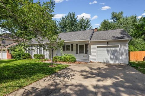 Photo of 9622 Lowell Avenue, Overland Park, KS 66212 (MLS # 2630128)