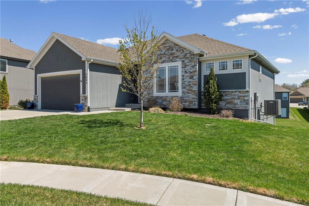 7425 NW Douglas Court