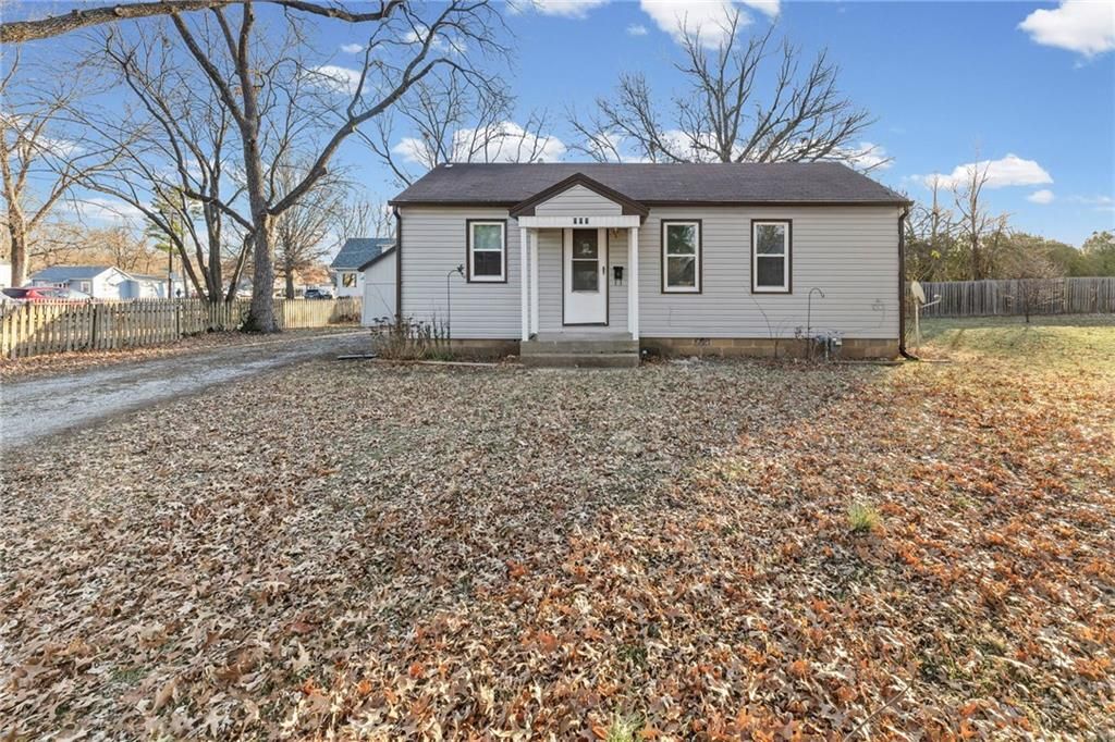 Photo of 909 S Maple Street, Ottawa, KS 66067 (MLS # 2592261)