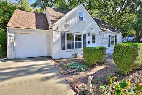 Photo of 7721 Lowell Street, Overland Park, KS 66204 (MLS # 2648444)