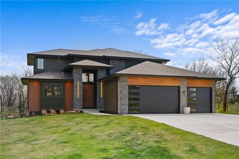 4 Broken Arrow Court Lake Winnebago MO 64034