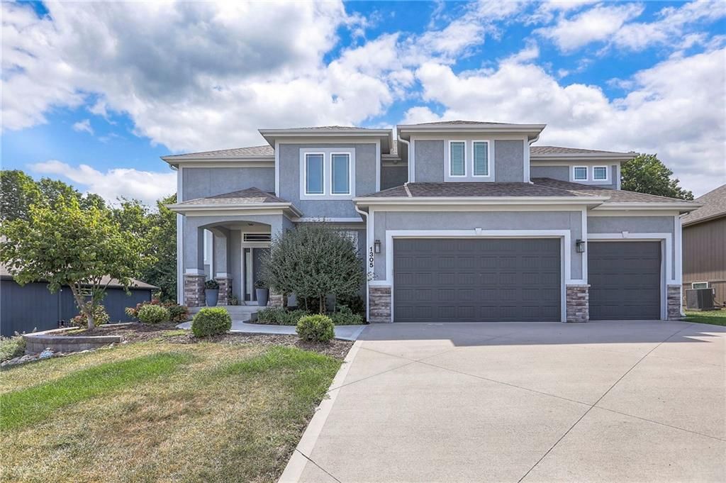 Photo of 1305 NE Goshen Drive, Lees Summit, MO 64064 (MLS # 2607869)