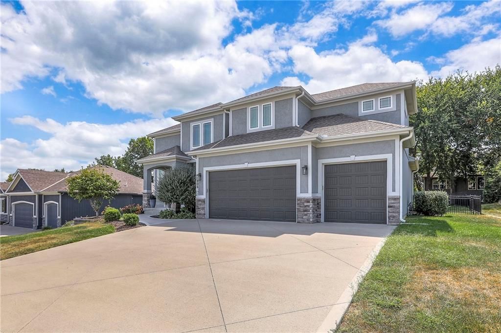 Photo of 1305 NE Goshen Drive, Lees Summit, MO 64064 (MLS # 2607869)