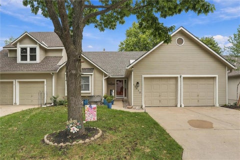 Photo of 15410 Floyd Street, Overland Park, KS 66223 (MLS # 2643381)