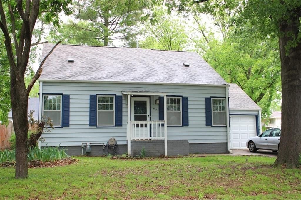 Photo of 204 W Kansas Street, Pittsburg, KS 66762 (MLS # 2618360)