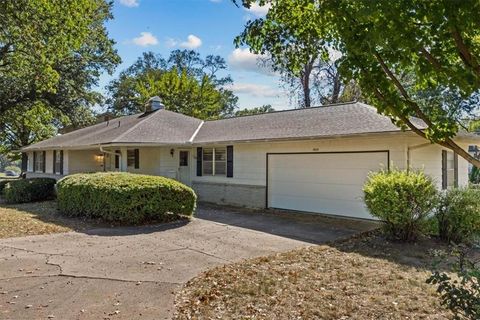 Photo of 10120 Nall Avenue, Overland Park, KS 66207 (MLS # 2581746)