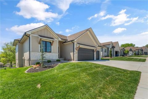 Photo of 4316 NE Hideaway Drive, Lees Summit, MO 64064 (MLS # 2616112)