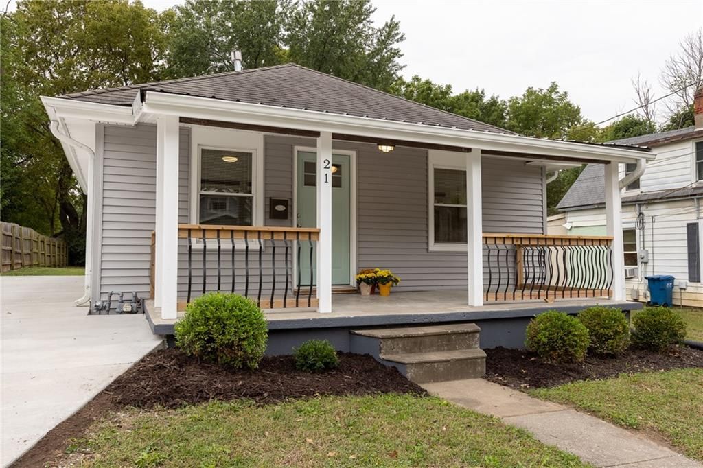 Photo of 21 Cedar Street, Liberty, MO 64068 (MLS # 2581547)