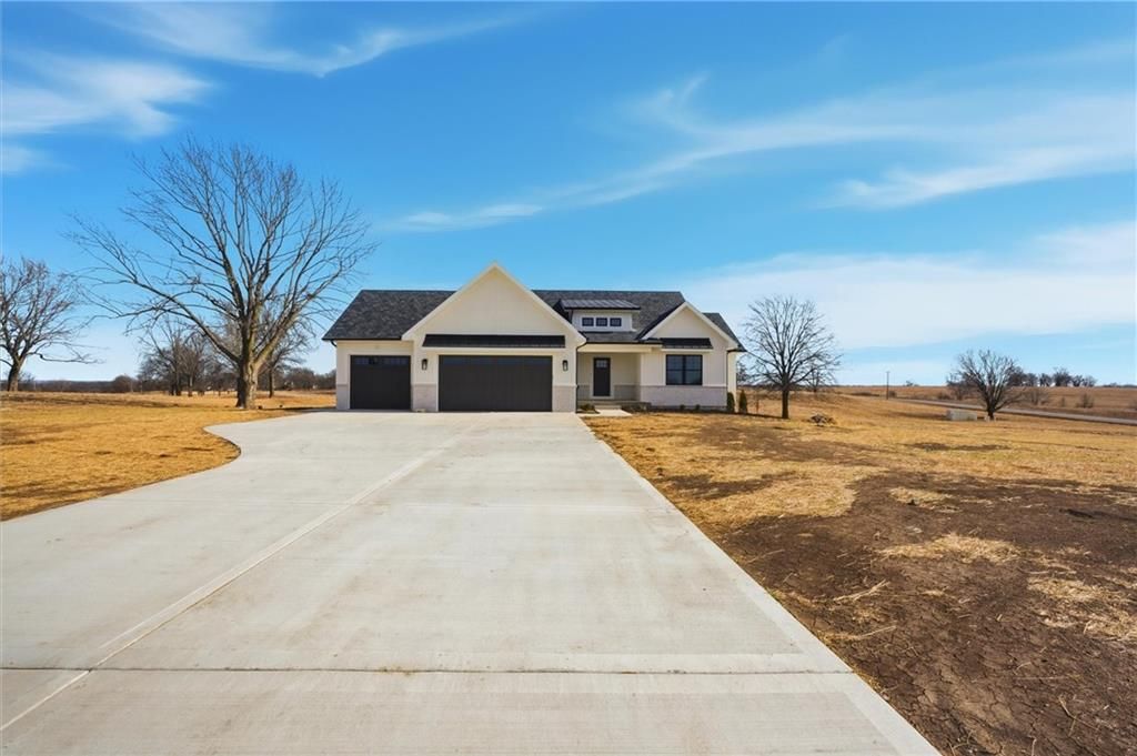 Photo of 9619 Stockdale Road, Liberty, MO 64068 (MLS # 2601148)