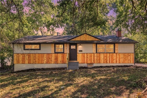 Photo of 8503 Crystal Avenue, Kansas City, MO 66209 (MLS # 2648362)