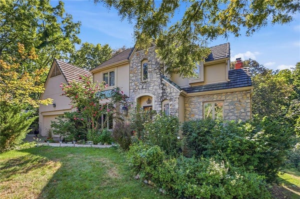 12414 SUMMIT ST, KANSAS CITY, MO 64145 - Image eeba0b6c540b2ca9bcb2ad1d69766fcd/1161838280