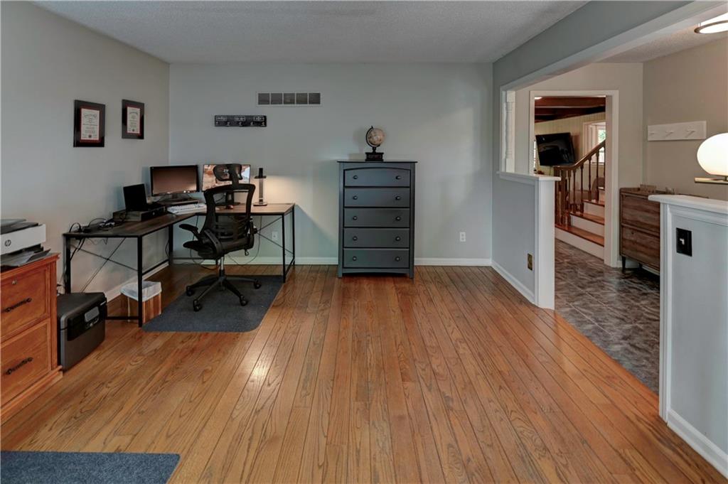 Lee's Summit, Missouri 64081, United States, 4 Bedrooms Bedrooms, ,4 BathroomsBathrooms,Residential,Pending,125001