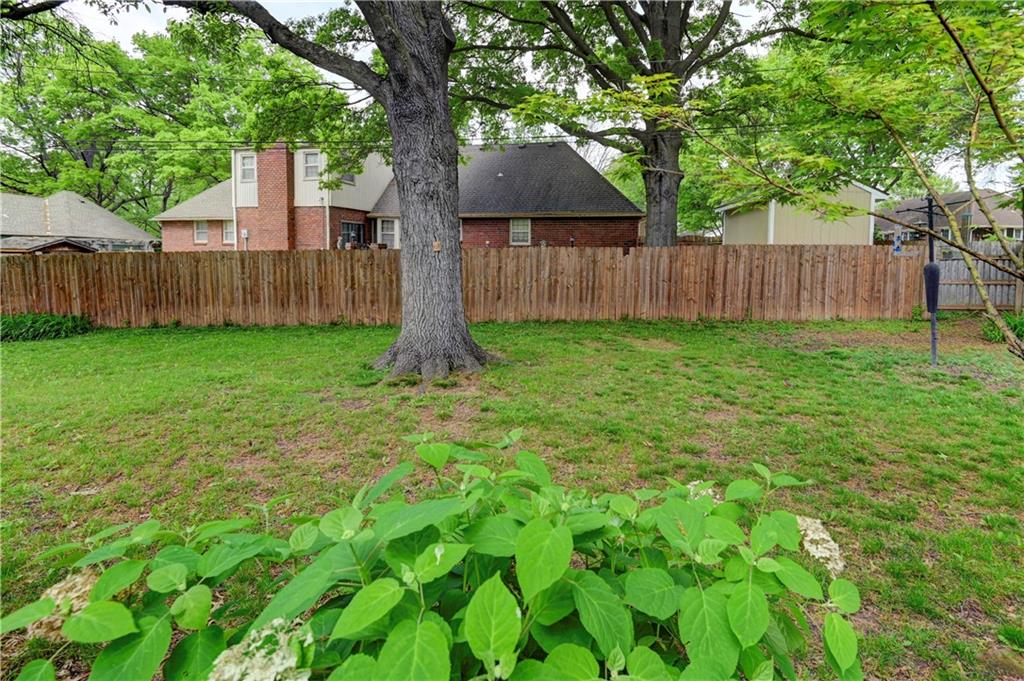 Lee's Summit, Missouri 64081, United States, 4 Bedrooms Bedrooms, ,4 BathroomsBathrooms,Residential,Pending,125001