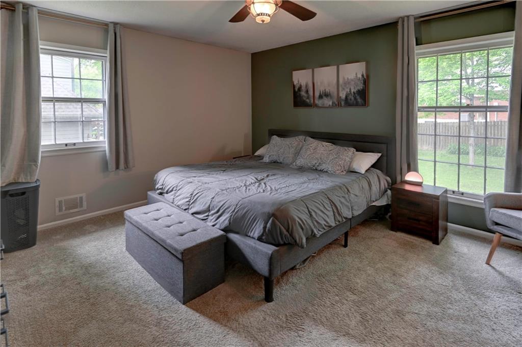 Lee's Summit, Missouri 64081, United States, 4 Bedrooms Bedrooms, ,4 BathroomsBathrooms,Residential,Pending,125001