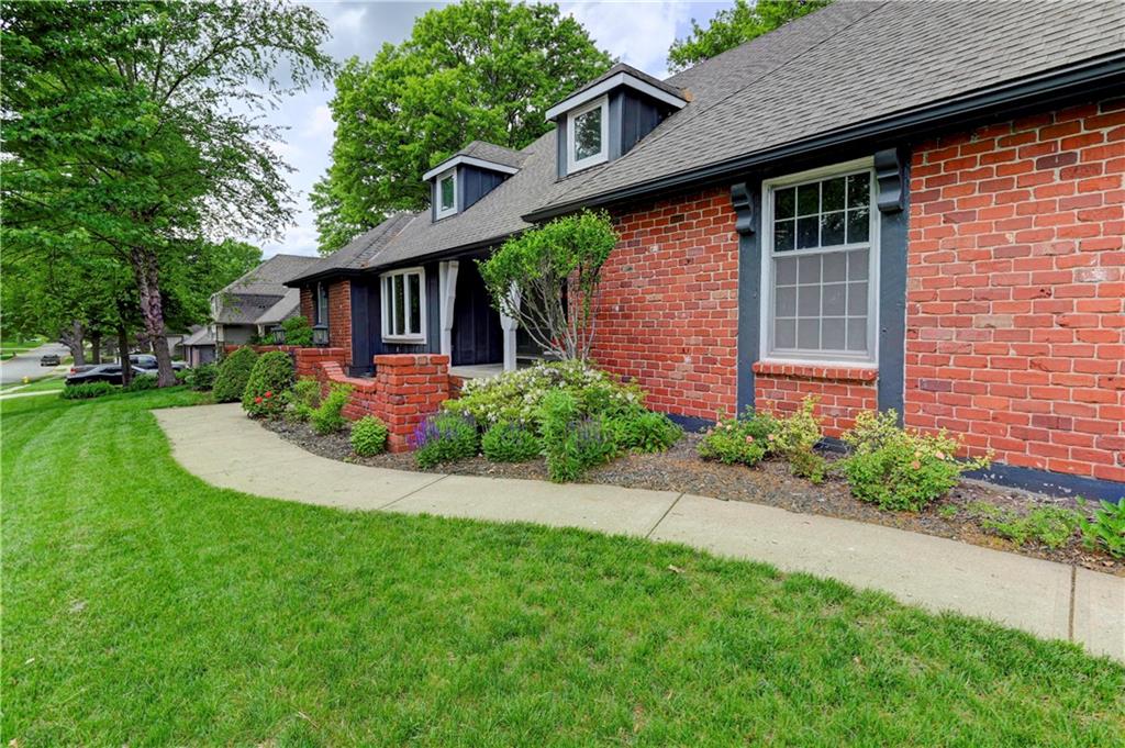 Lee's Summit, Missouri 64081, United States, 4 Bedrooms Bedrooms, ,4 BathroomsBathrooms,Residential,Pending,125001