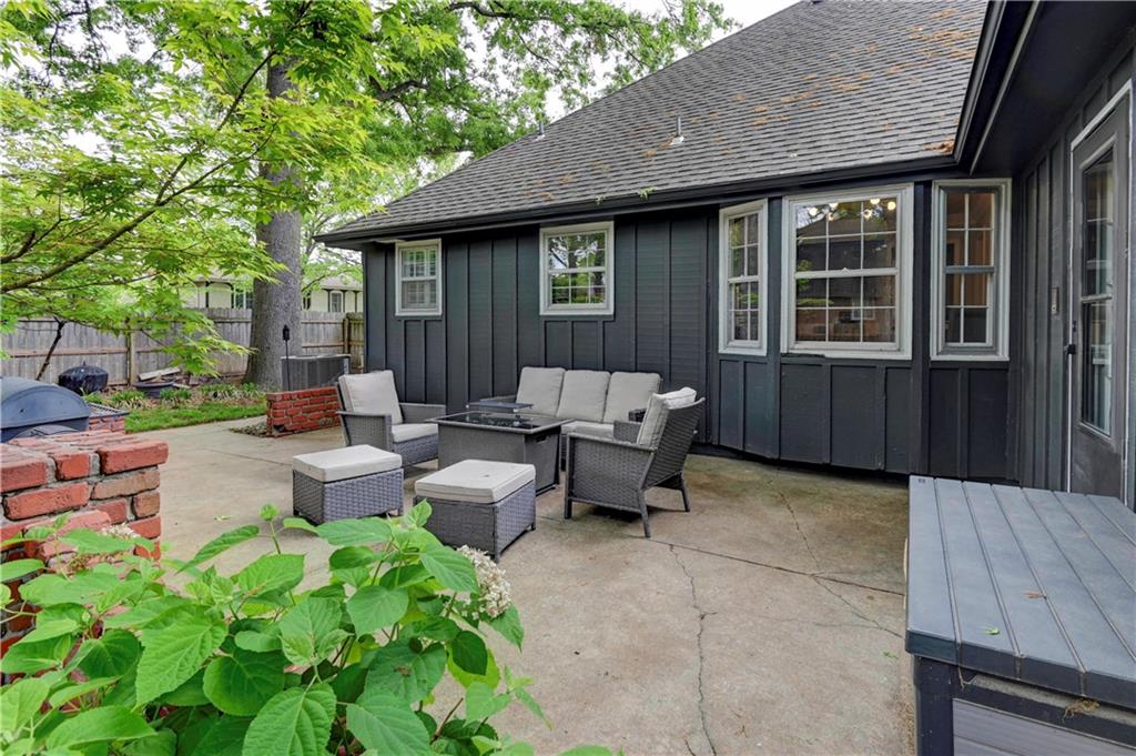 Lee's Summit, Missouri 64081, United States, 4 Bedrooms Bedrooms, ,4 BathroomsBathrooms,Residential,Pending,125001