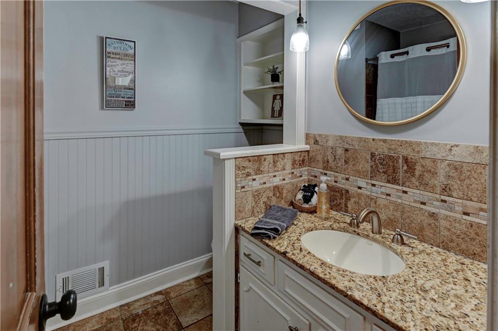 Lee's Summit, Missouri 64081, United States, 4 Bedrooms Bedrooms, ,4 BathroomsBathrooms,Residential,Pending,125001