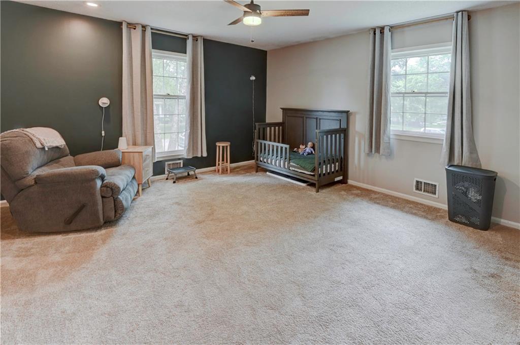 Lee's Summit, Missouri 64081, United States, 4 Bedrooms Bedrooms, ,4 BathroomsBathrooms,Residential,Pending,125001