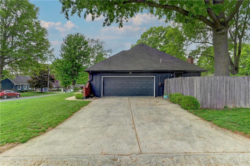 Lee's Summit, Missouri 64081, United States, 4 Bedrooms Bedrooms, ,4 BathroomsBathrooms,Residential,Pending,125001