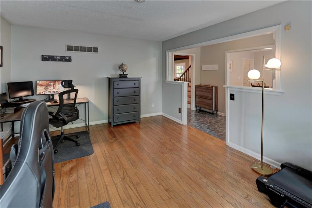 Lee's Summit, Missouri 64081, United States, 4 Bedrooms Bedrooms, ,4 BathroomsBathrooms,Residential,Pending,125001