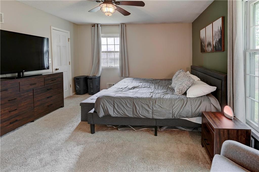 Lee's Summit, Missouri 64081, United States, 4 Bedrooms Bedrooms, ,4 BathroomsBathrooms,Residential,Pending,125001